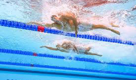 Una città che legge e nuota